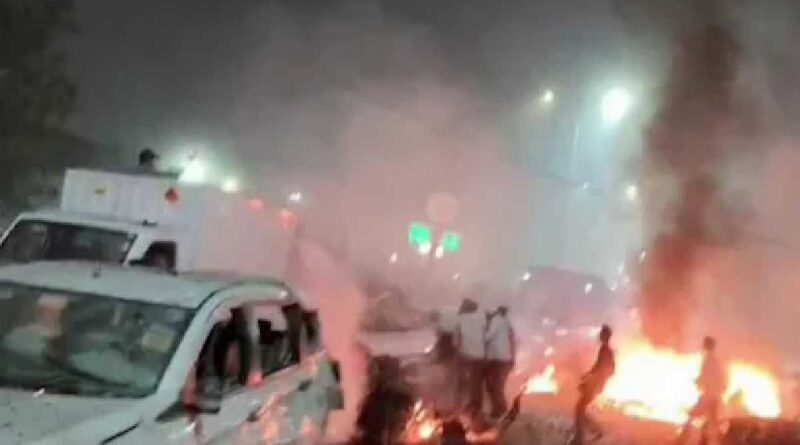 Explosion occurred in slow-moving vehicle that stopped at red light, nearby vehicles damaged: Delhi Police Commissioner