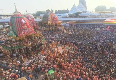 Millions of devotees witness World Famous Rath Yatra of Lord Jagannath in Puri despite healvy rain: One person died of suffocation,several injured Millions of devotees witness World Famous Rath Yatra of Lord Jagannath in Puri despite healvy rain: One person died of suffocation,several injured
