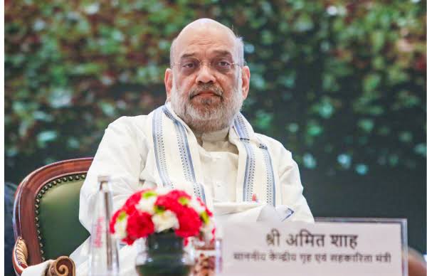 HM Amit Shah criticises Congress Working Committee decision to sing only two stanzas of ‘Vande Mataram’ HM Amit Shah criticises Congress Working Committee decision to sing only two stanzas of ‘Vande Mataram’